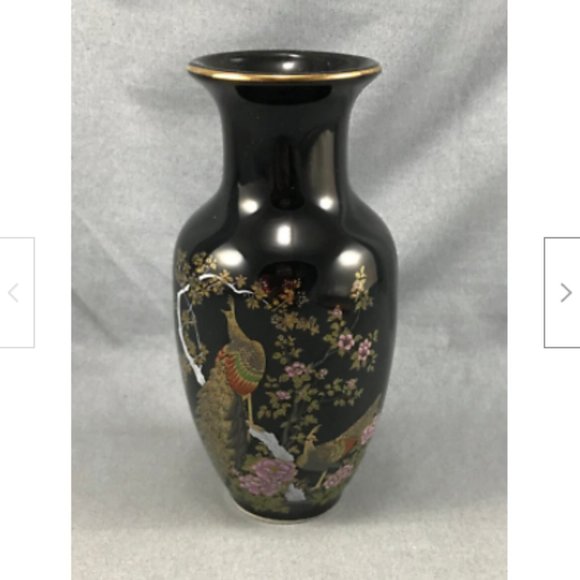 Vintage Vase PEACOCKS Asian Floral Design Black with Gold 6" Tall Japan - Picture 1 of 6